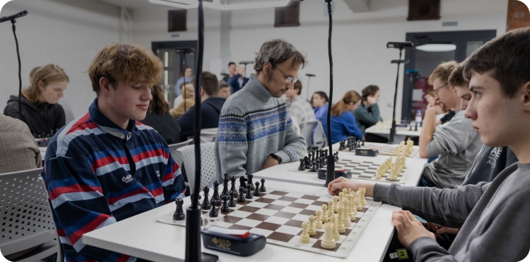 Chess tournament organization with idChess