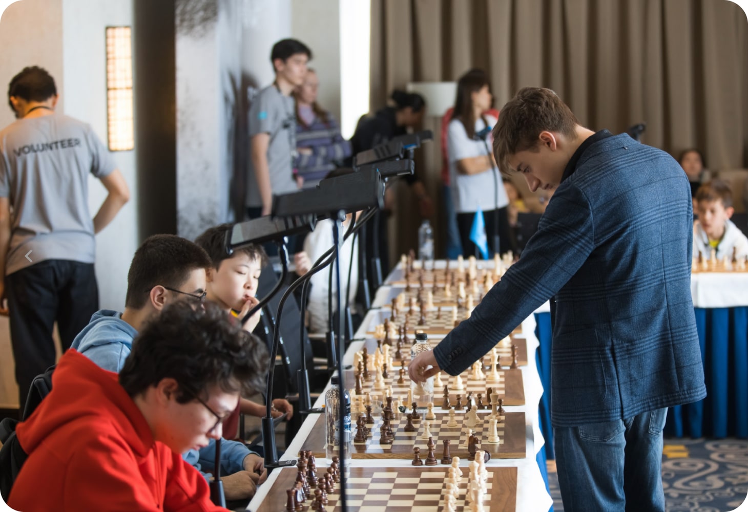 RUSSIA, MOSCOW - FEBRUARY 15, 2023: Russian chess grandmaster Daniil Dubov  (C) is seen during a